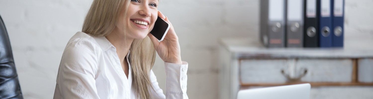 happy-businesswoman-working-her-office-jpg - CC Val Essonne