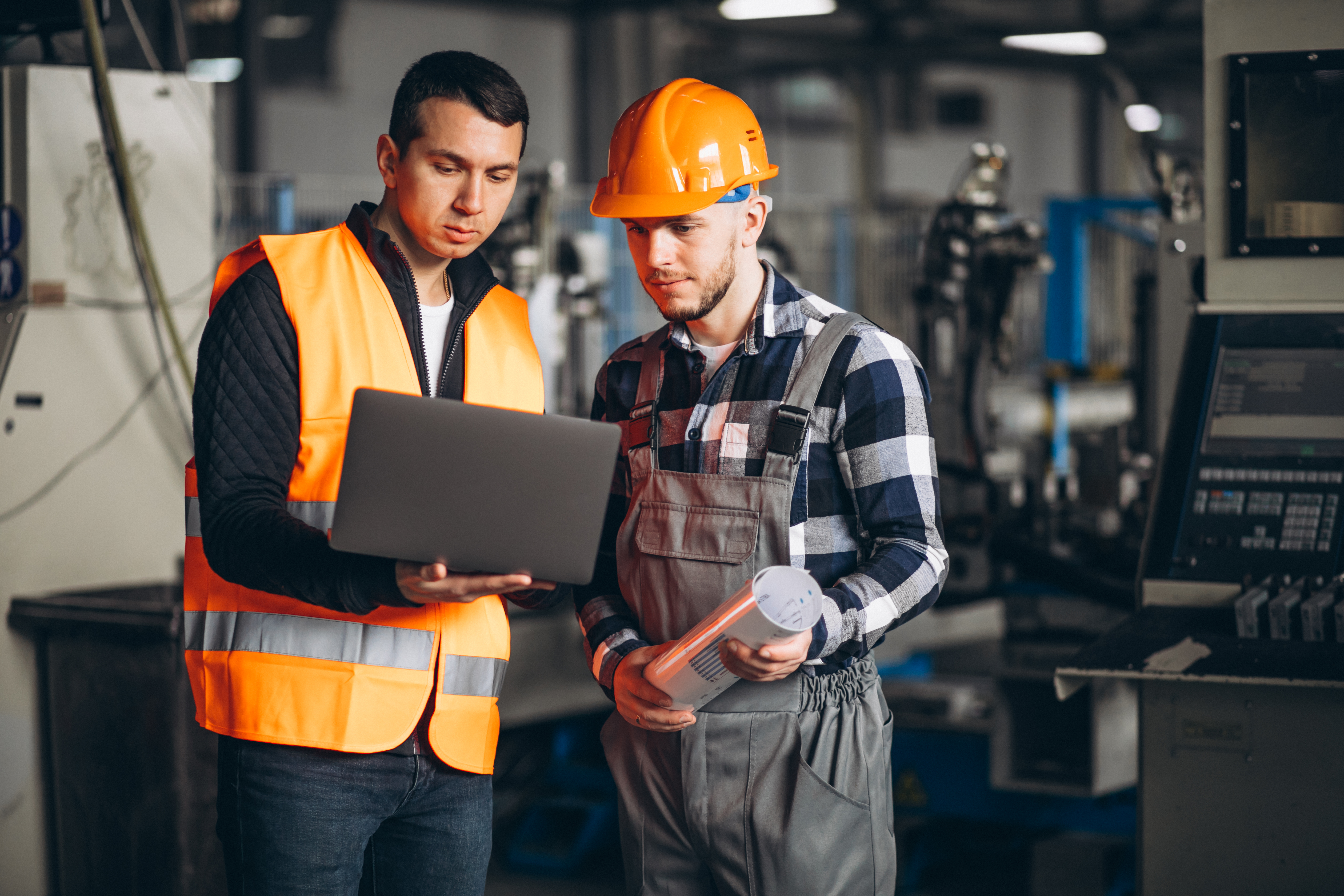 Aide financière pour prévenir les risques professionnels  - Two Colleagues Factory Jpg