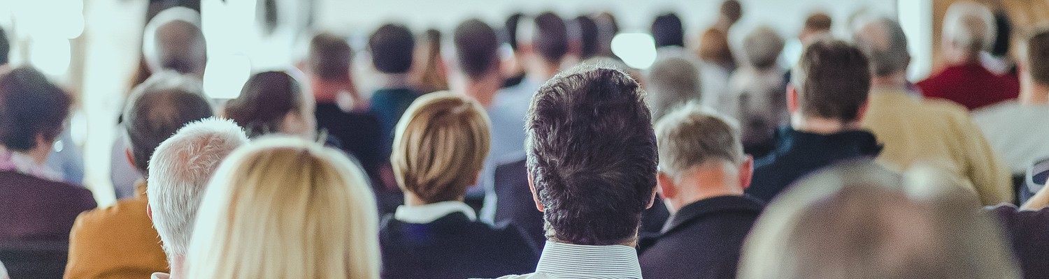 rear-view-unrecognizable-people-audience-conference-hall-jpg - CC Val Essonne