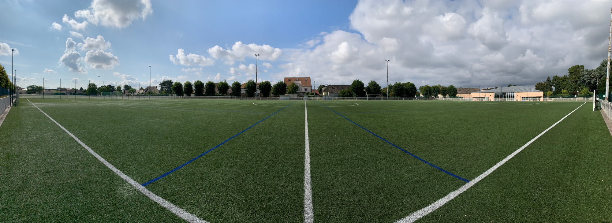 Les équipements sportifs - Terrain Foot Synthetique Mennecy